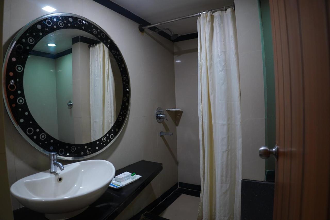 Hotel Grand Nagarjuna By Konark Hotels Guntūr Екстериор снимка